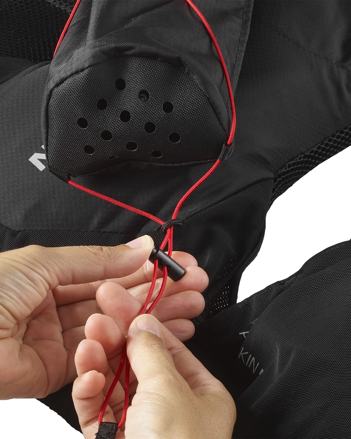 Detalle de la correa de bloqueo del Salomon Custom Quiver L39283200